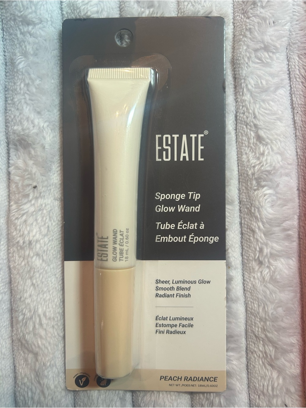 Estate Peach Radiance Sponge Tip Glow Wand — Cream & White